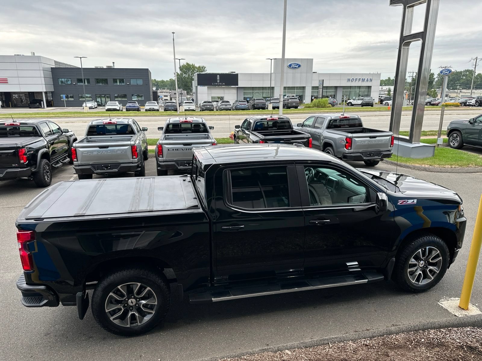 Used 2021 Chevrolet Silverado 1500 RST AWD/4WD image 4
