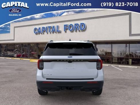 New 2026 Ford Explorer Active RWD image 5