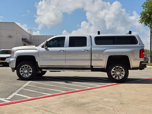 Used 2019 GMC Sierra 2500 Denali w/ Duramax Plus Package AWD/4WD image 6