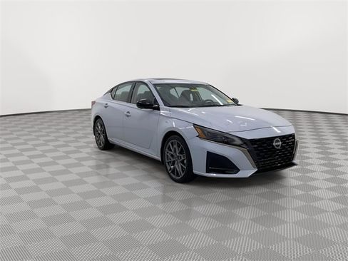 Certified 2024 Nissan Altima 2.0 SR image 13