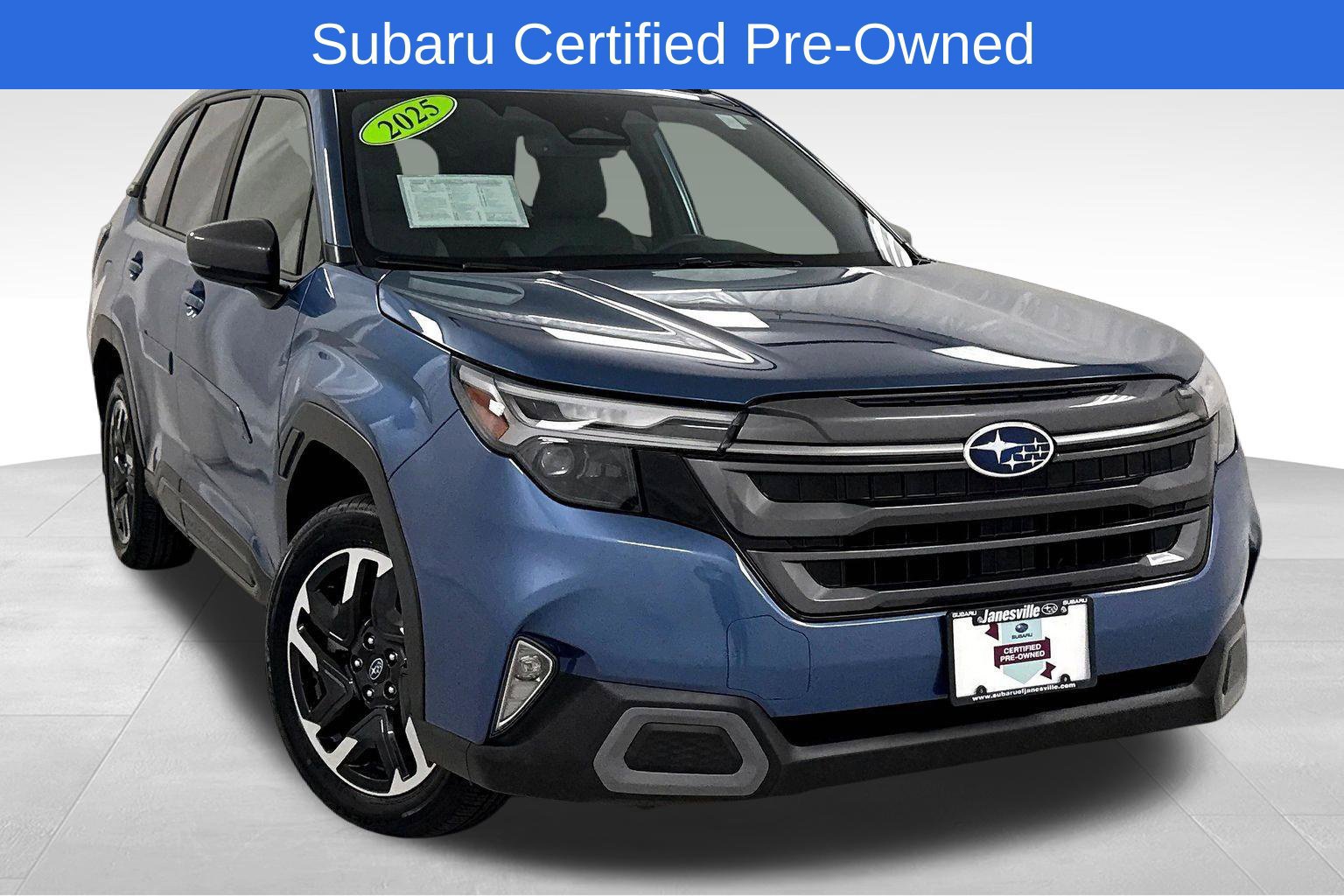 Used 2025 Subaru Forester Limited AWD/4WD image 1