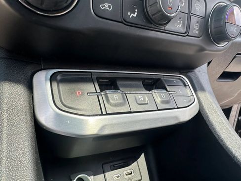 Used 2021 GMC Acadia SLT FWD image 26