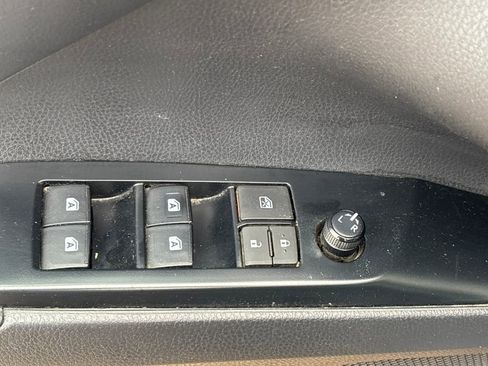 Used 2019 Toyota Camry SE image 6