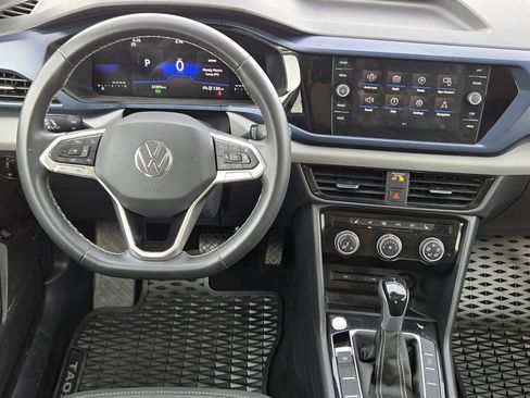 Used 2023 Volkswagen Taos SE w/ Panoramic Sunroof Package image 26