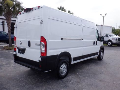 Used 2025 RAM ProMaster 2500 w/ Safety Group FWD image 9