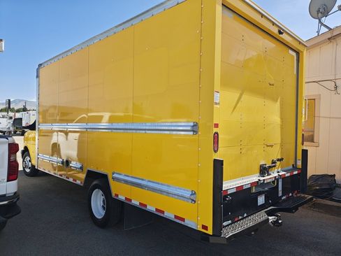 Used 2022 GMC Savana 3500 Extended w/ Power Convenience Package RWD image 1