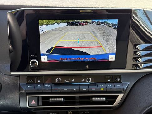 Used 2025 Toyota Camry LE w/ Convenience Package image 27