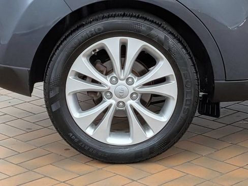 Used 2016 Kia Soul + FWD image 9
