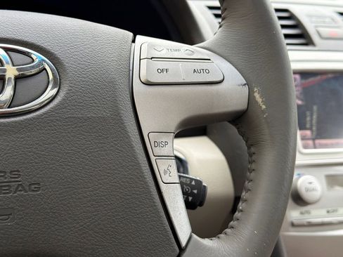 Used 2010 Toyota Camry XLE image 16