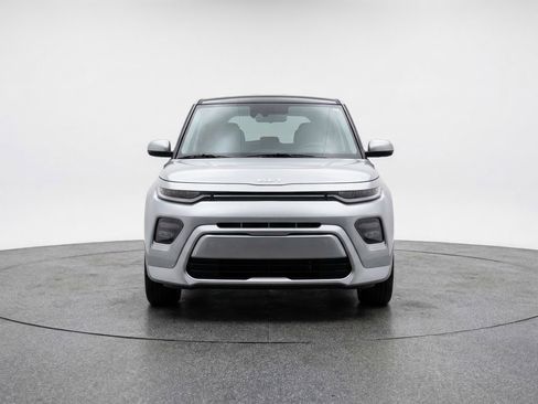 Used 2025 Kia Soul LX w/ LX Technology Package FWD image 2