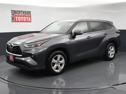Used 2024 Toyota Highlander LE AWD/4WD image 8