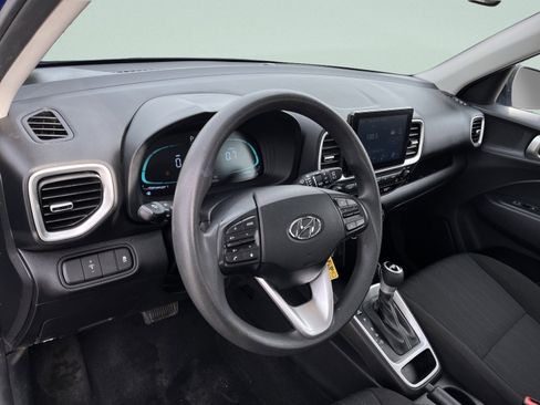 Used 2023 Hyundai Venue SE image 17