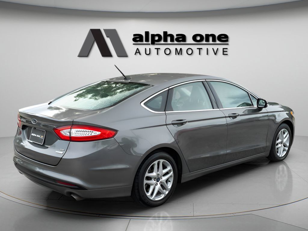 Used 2014 Ford Fusion SE w/ Equipment Group 202A FWD image 7