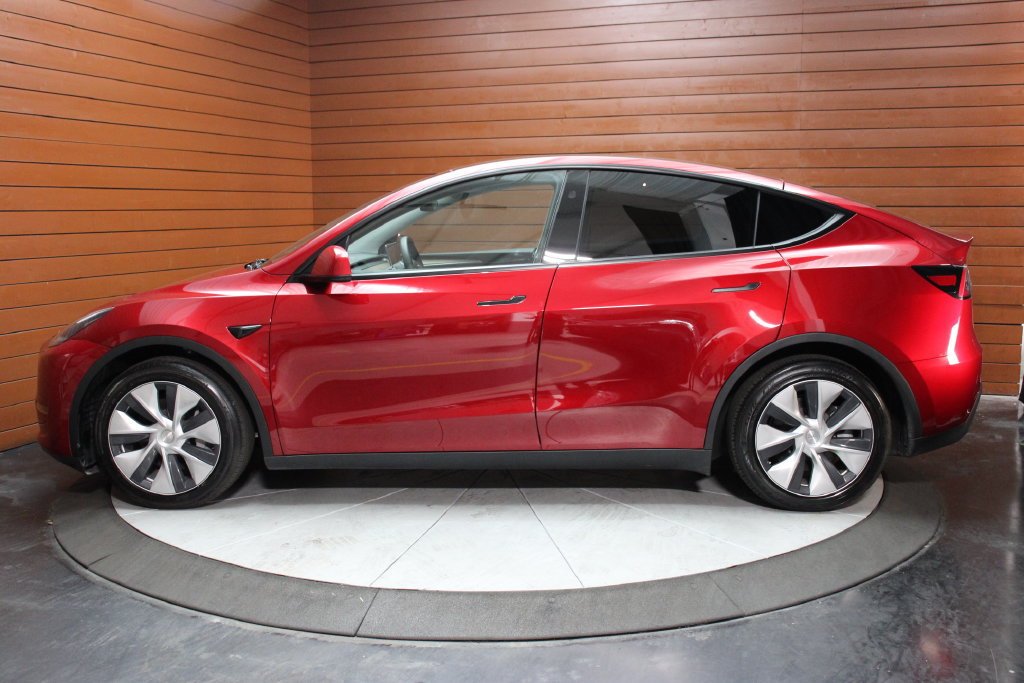 Used 2024 Tesla Model Y Long Range AWD/4WD image 33