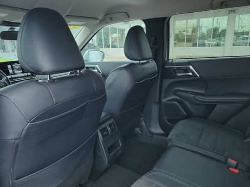 Used 2024 Mitsubishi Outlander SE FWD image 15