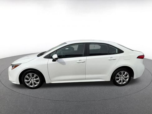 Used 2025 Toyota Corolla LE image 8