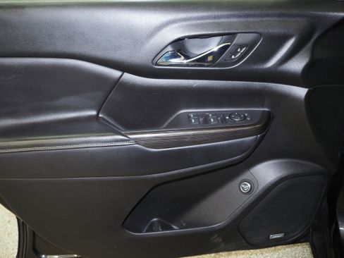 Used 2018 GMC Acadia SLT image 25