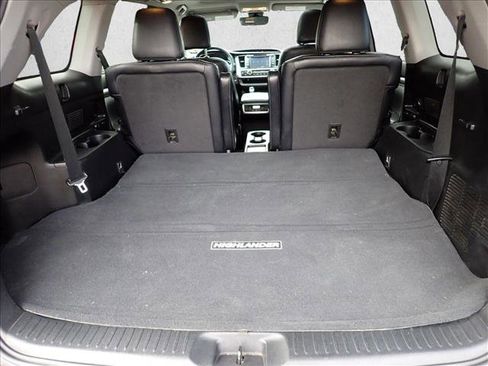 Used 2018 Toyota Highlander SE image 7