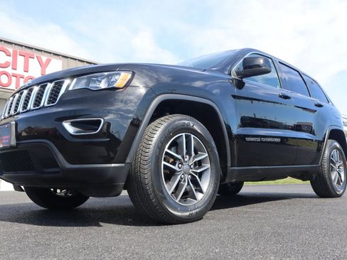 Used 2019 Jeep Grand Cherokee Laredo w/ 18" Wheel & 8.4" Radio Group image 16