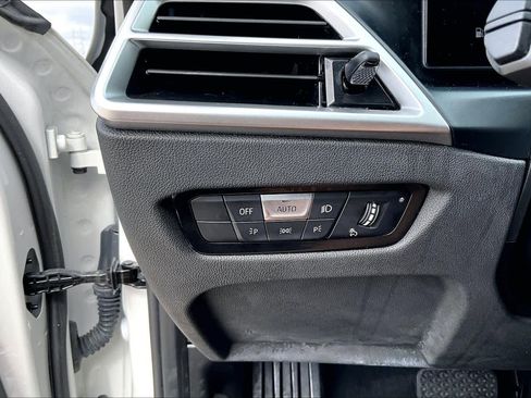 Used 2025 BMW 330i Sedan image 33