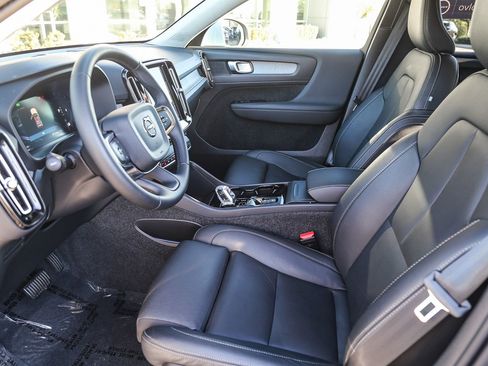 Used 2025 Volvo XC40 B5 Plus image 20