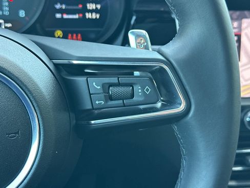 Certified 2025 Porsche Macan AWD/4WD image 28