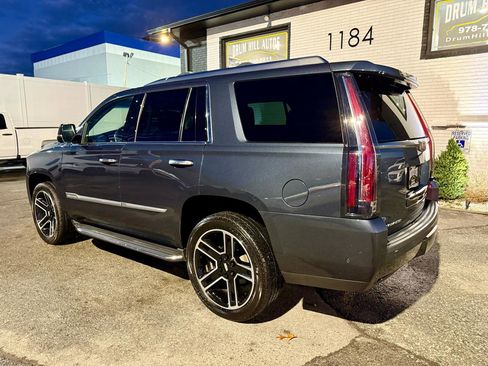 Used 2020 Cadillac Escalade Luxury image 3