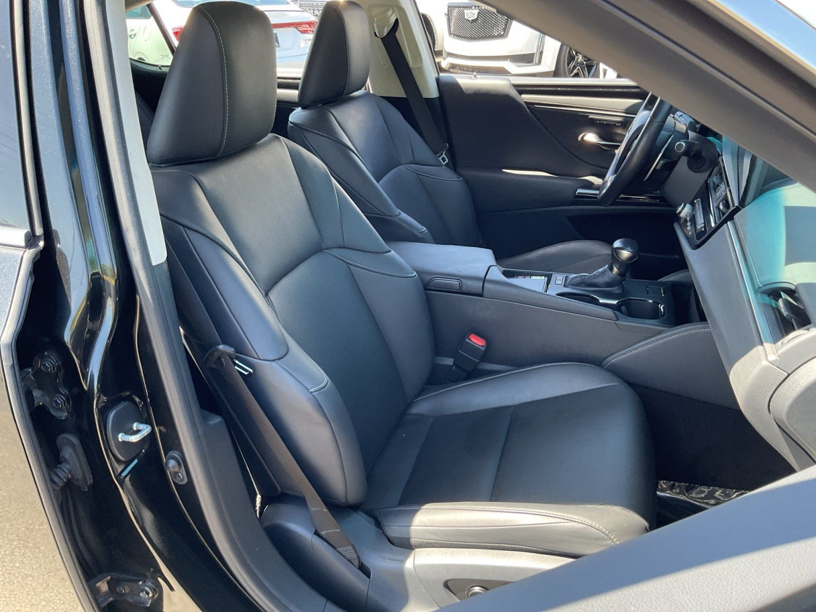 Used 2024 Lexus ES 300h w/ Premium Package FWD image 21