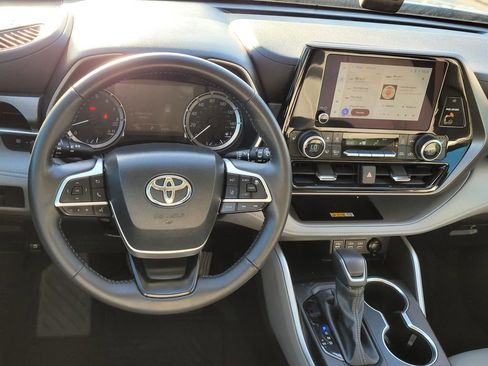 Used 2024 Toyota Highlander XLE image 22