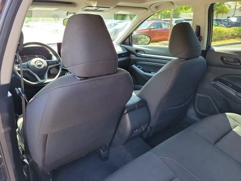 Used 2023 Nissan Altima 2.5 SV w/ SV Premium Package FWD image 12