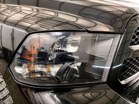Used 2018 RAM 1500 Express w/ Black Ram 1500 Express Group AWD/4WD image 28