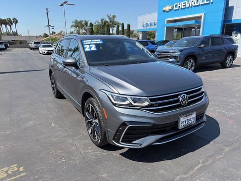 Used 2022 Volkswagen Tiguan SEL R-Line image 2