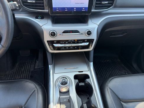 Used 2020 Ford Explorer XLT w/ Equipment Group 202A AWD/4WD image 12