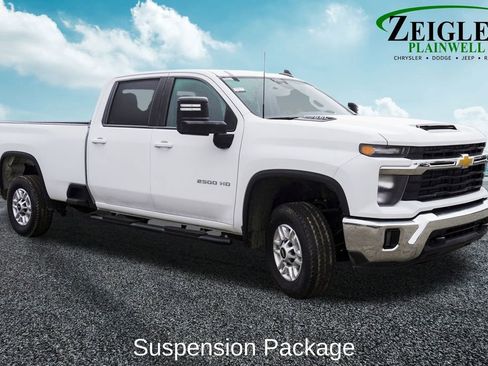 Used 2025 Chevrolet Silverado 2500 LT image 4