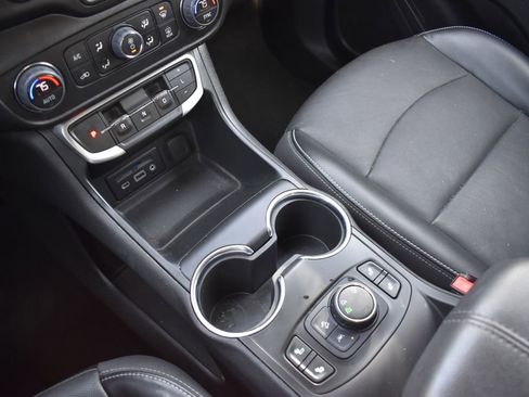 Used 2023 GMC Terrain SLT image 12