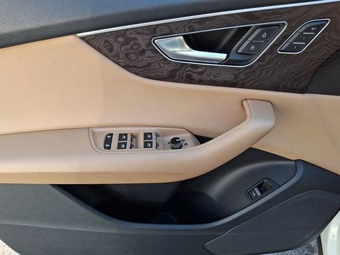 Used 2020 Audi Q8 Premium image 12