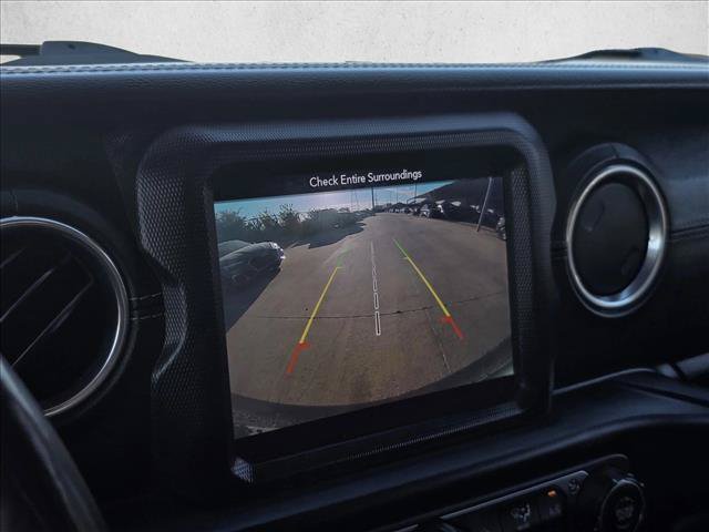 Used 2018 Jeep Wrangler Unlimited Sahara AWD/4WD image 17