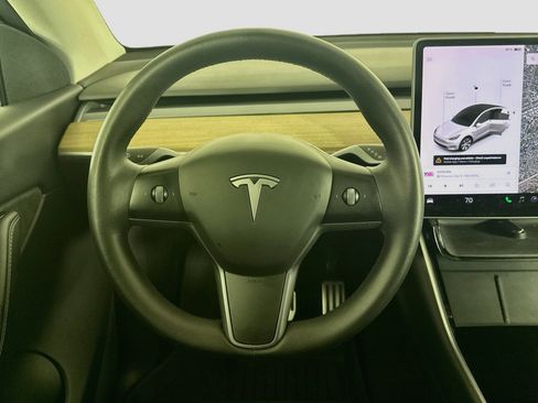 Used 2021 Tesla Model Y Long Range AWD/4WD image 17
