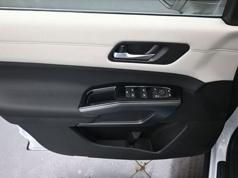 New 2026 Nissan Pathfinder SL image 23