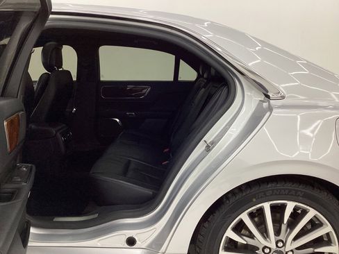 Used 2017 Lincoln Continental Select image 20