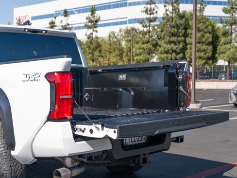 Certified 2025 Toyota Tacoma TRD Off-Road AWD/4WD image 23