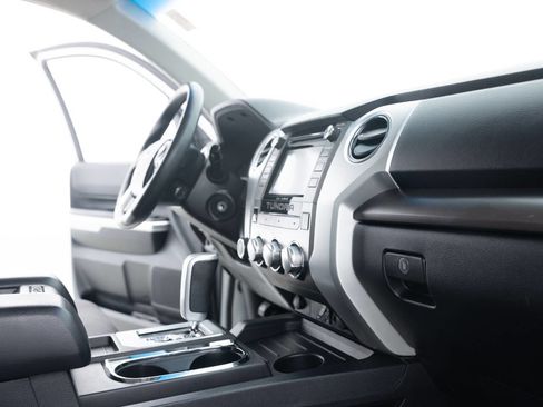 Used 2017 Toyota Tundra SR5 w/ SR5 Upgrade Package image 31