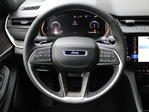 New 2026 Jeep Grand Cherokee Limited AWD/4WD image 13