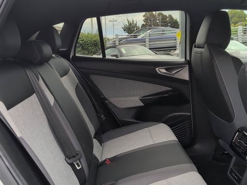 Used 2024 Volkswagen ID.4 Pro RWD image 11
