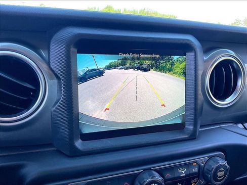 Used 2023 Jeep Wrangler Unlimited Sahara w/ Cold Weather Group AWD/4WD image 18