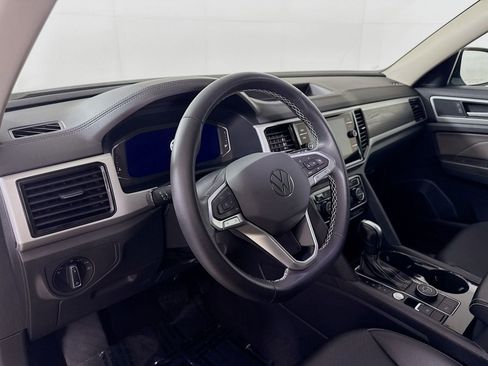 Used 2023 Volkswagen Atlas SE AWD/4WD image 4