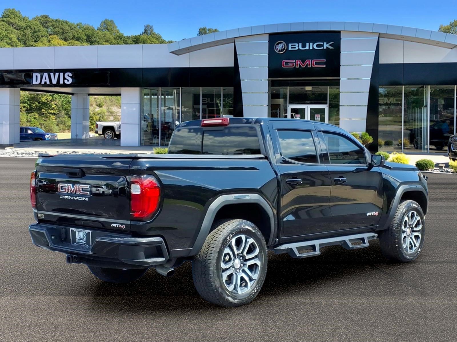 Used 2023 GMC Canyon AT4 AWD/4WD image 6