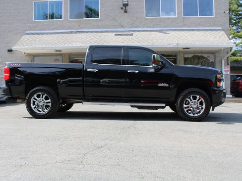 Used 2019 Chevrolet Silverado 2500 High Country w/ Duramax Plus Package AWD/4WD image 24