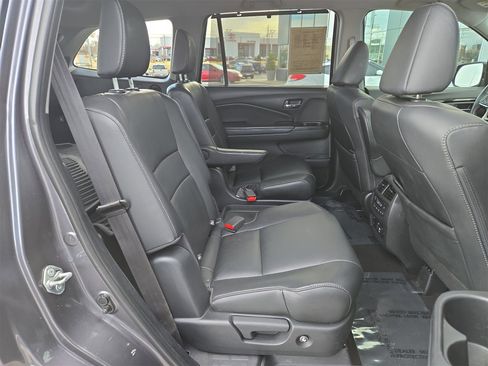 Used 2019 Honda Pilot Touring image 14
