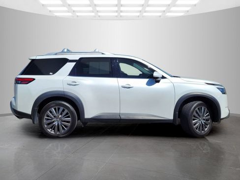 Used 2025 Nissan Pathfinder SL w/ SL Premium Package FWD image 3